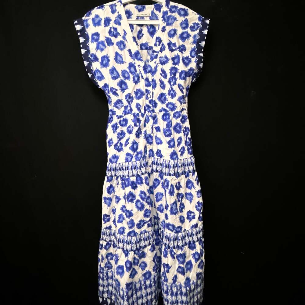Cottagecore Abercrombie & Fitch Blue and White Printed Tiered Midi Dress Size S